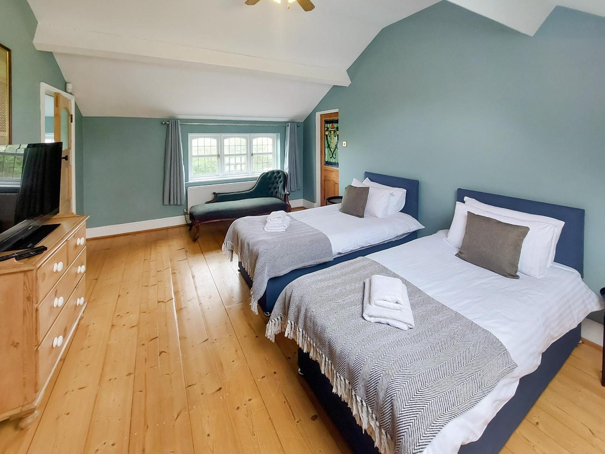 Oakridge Villa Hinderwell Екстериор снимка