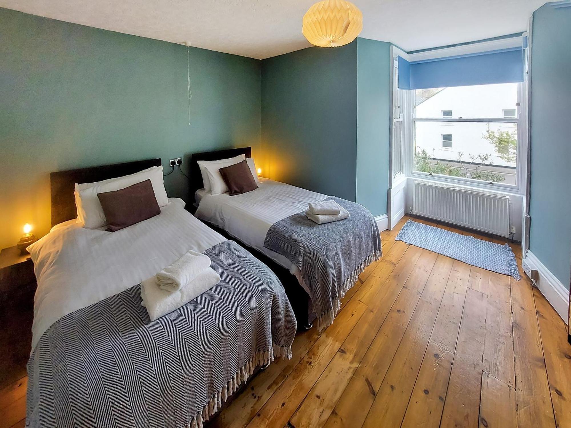 Oakridge Villa Hinderwell Екстериор снимка