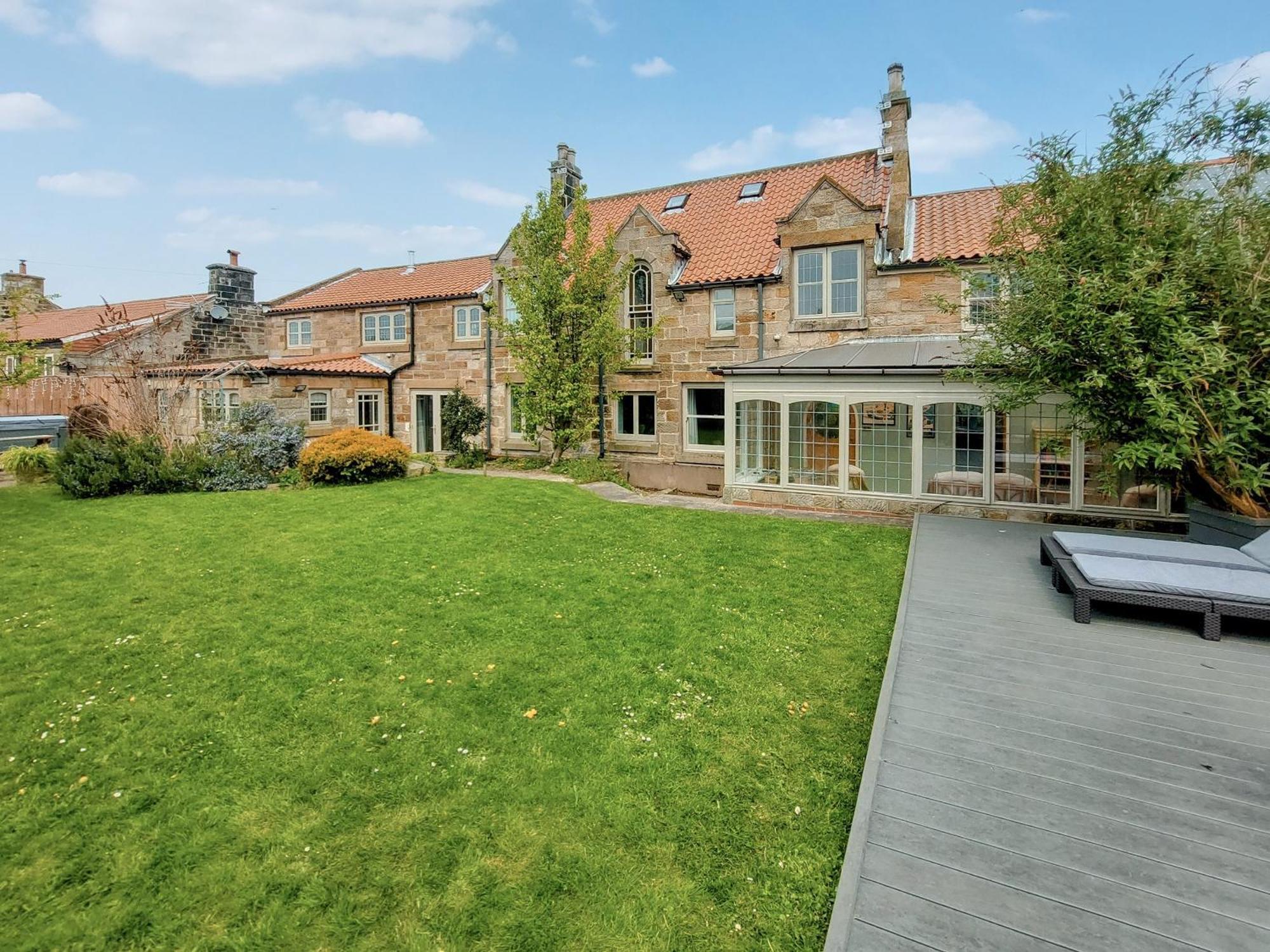 Oakridge Villa Hinderwell Екстериор снимка
